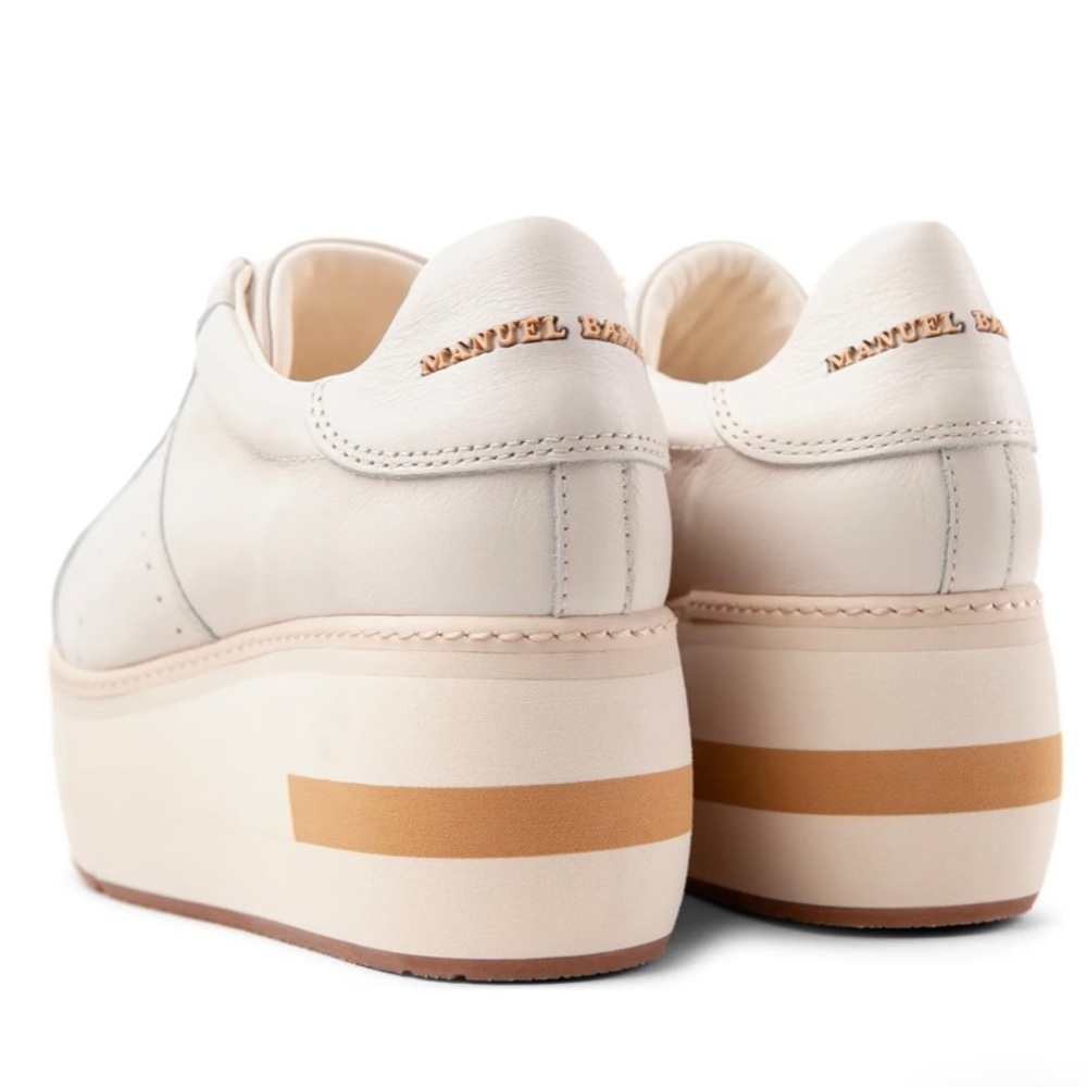 New without box cream/taupe size 39/8.  One insole missing.